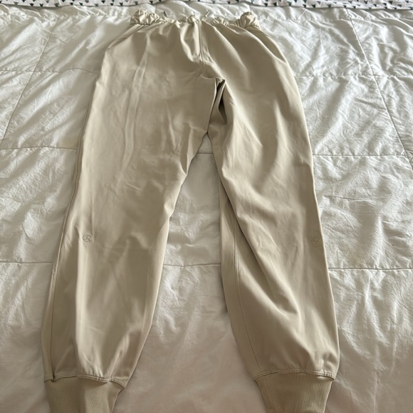 NWOT Lululemon Stretch Luxtreme Jogger *special edition team Canada - Picture 7 of 16